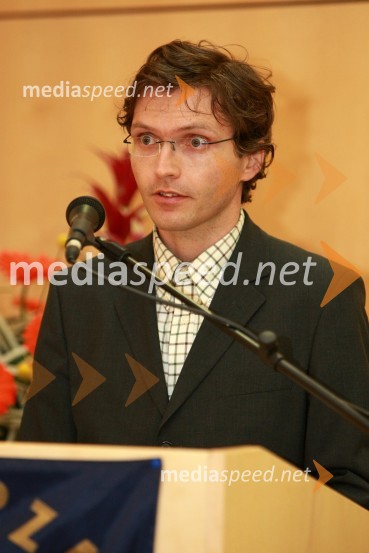Dr. Matjaž B. Jurič, izredni profesor na Fakulteti za elektrotehniko, računalništvo in informatiko Univerze v MariborUniverza v Mariboru: Promocija doktorjev znanosti, april 2009