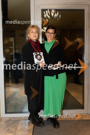  Barbara Hieng Samobor, direktorica in umetniška vodja MGL;  Simona  Belle, služba za stike z javnostmi MGLMeduza, premiera monodrame v MGL