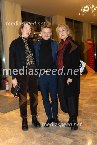  Anja  Papuga, fotografinja;  Jure Rajšp, igralec;  Barbara Hieng Samobor, direktorica in umetniška vodja MGLMeduza, premiera monodrame v MGL