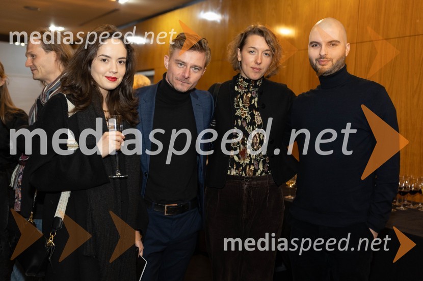  Lara Wolf Završnik, igralka;  Jure Rajšp, igralec;  Anja  Papuga, fotografinja;  ... Meduza, premiera monodrame v MGL