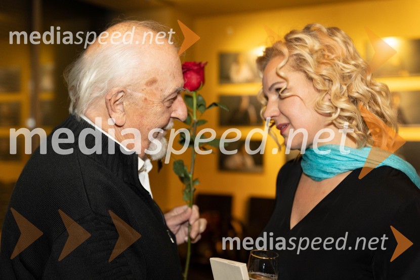  ... ;  Karin Komljanec, igralkaMeduza, premiera monodrame v MGL