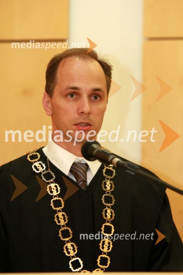 Prof. dr. Rajko Knez, dekan Pravne fakultete Univerze v MariboruUniverza v Mariboru: Promocija doktorjev znanosti, april 2009