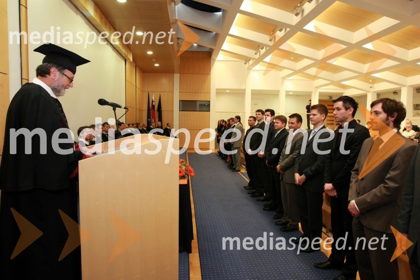 Prof. dr. Ivan Rozman, rektor Univerze v Mariboru in doktorantiUniverza v Mariboru: Promocija doktorjev znanosti, april 2009