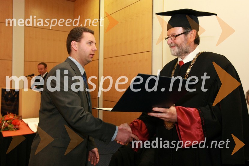 Dr. Andrej Bregar, Fakulteta za elektrotehniko, računalništvo in informatiko Univerze v Mariboru ter prof. dr. Ivan Rozman, rektor Univerze v MariboruUniverza v Mariboru: Promocija doktorjev znanosti, april 2009