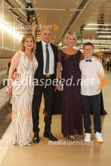  Aleksandra Brank;  Tadej Jurkovšek;  Petra Juvančič, izvršna direktorica, Združenje Manager;  Klemen ...30. dobrodelni managerski koncert