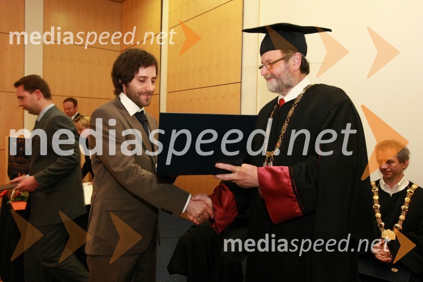 Dr. Vid Domiter, Fakulteta za elektrotehniko, računalništvo in informatiko Univerze v Mariboru ter prof. dr. Ivan Rozman, rektor Univerze v MariboruUniverza v Mariboru: Promocija doktorjev znanosti, april 2009