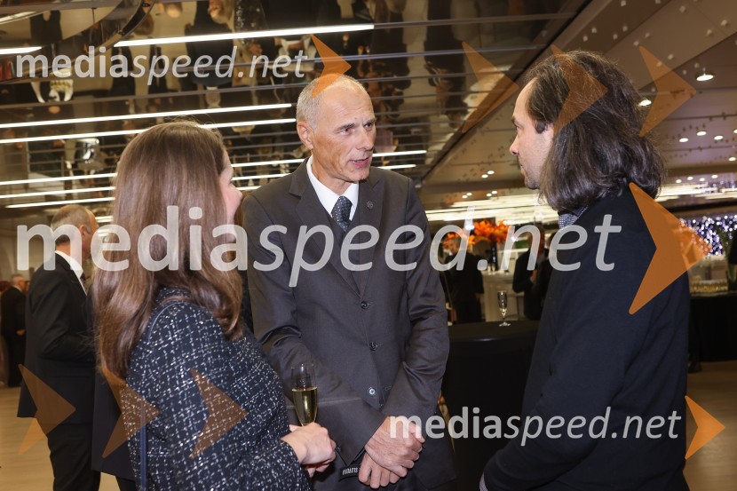  Lea Mlečnik Hatlak;  Iztok Seljak, direktor, Hidria Holding d.o.o.;  Marko Hatlak, akordeonist30. dobrodelni managerski koncert