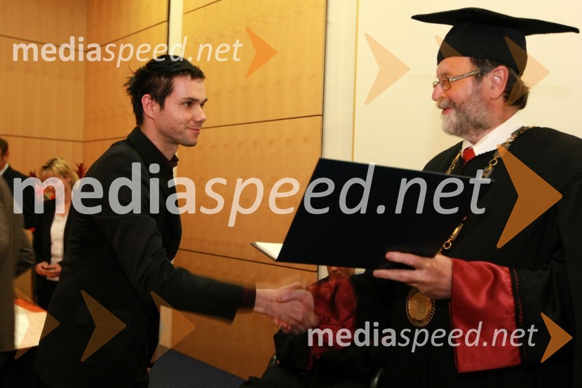 Dr. Sašo Greiner, Fakulteta za elektrotehniko, računalništvo in informatiko Univerze v Mariboru ter prof. dr. Ivan Rozman, rektor Univerze v MariboruUniverza v Mariboru: Promocija doktorjev znanosti, april 2009