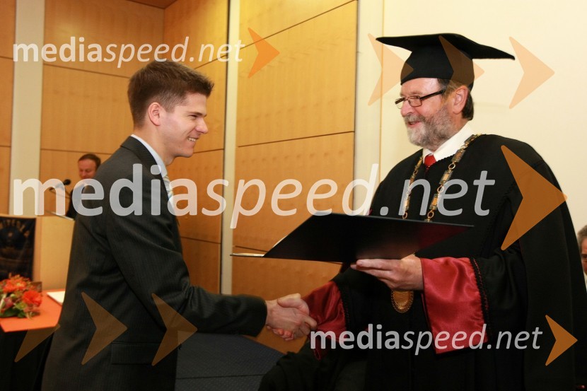 Dr. Marko Hölbl, Fakulteta za elektrotehniko, računalništvo in informatiko Univerze v Mariboru ter prof. dr. Ivan Rozman, rektor Univerze v MariboruUniverza v Mariboru: Promocija doktorjev znanosti, april 2009