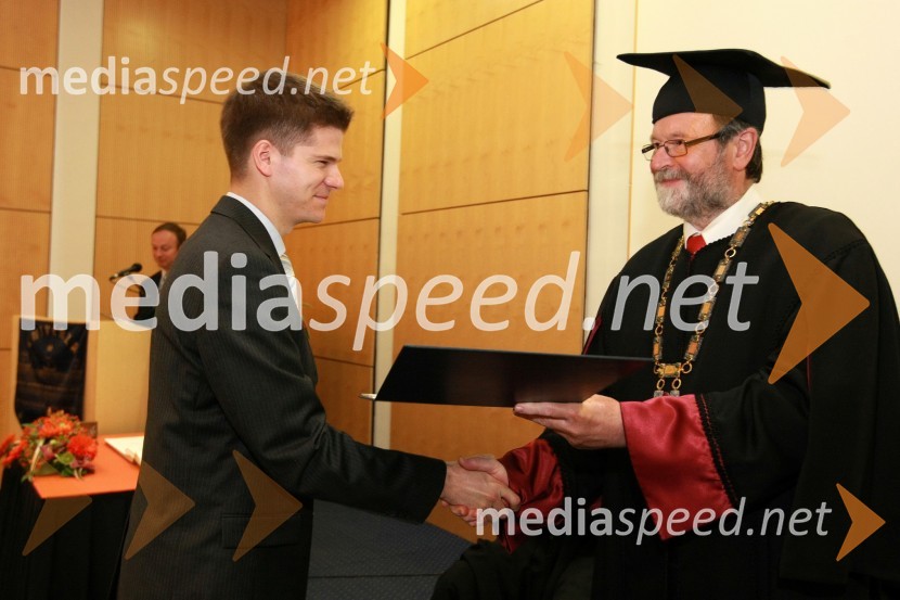 Dr. Marko Hölbl, Fakulteta za elektrotehniko, računalništvo in informatiko Univerze v Mariboru ter prof. dr. Ivan Rozman, rektor Univerze v MariboruUniverza v Mariboru: Promocija doktorjev znanosti, april 2009