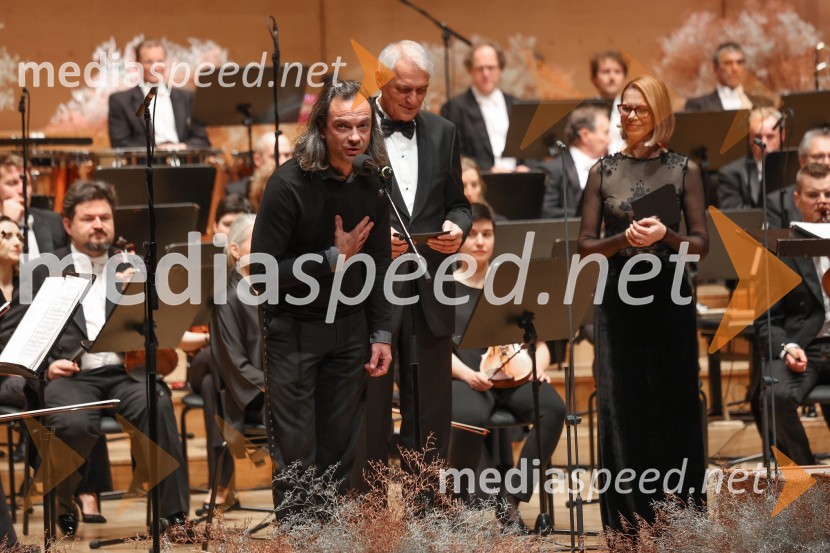  Marko Hatlak, akordeonist;  Eva Longyka Marušič, voditeljica30. dobrodelni managerski koncert