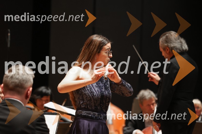  Metka Črnugelj, flavta30. dobrodelni managerski koncert