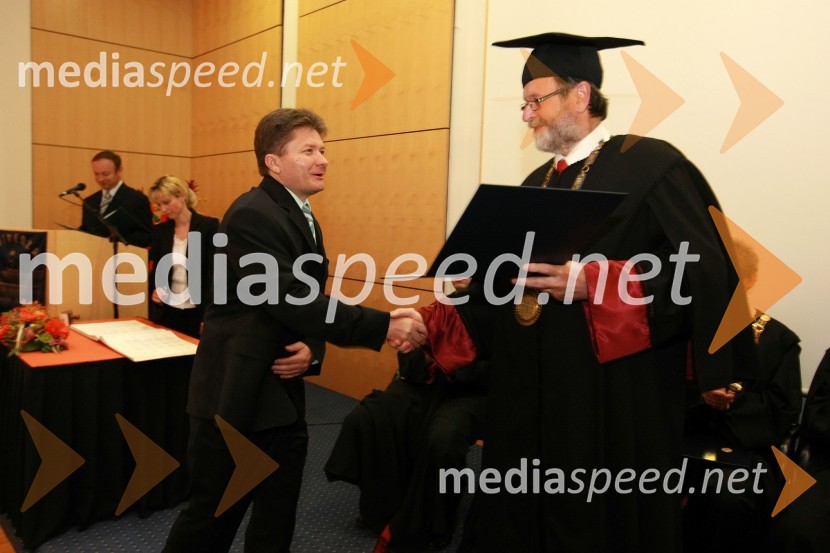 Dr. Miljenko Križmarić, Fakulteta za elektrotehniko, računalništvo in informatiko Univerze v Mariboru ter prof. dr. Ivan Rozman, rektor Univerze v MariboruUniverza v Mariboru: Promocija doktorjev znanosti, april 2009