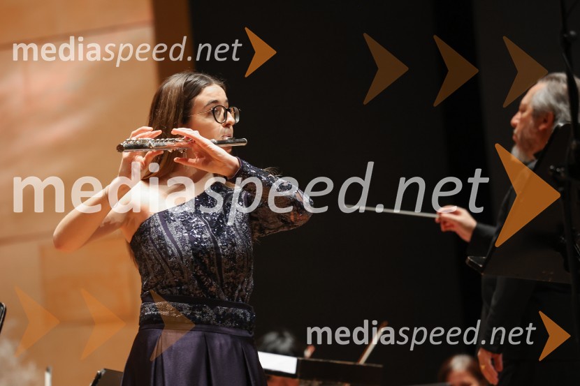  Metka Črnugelj, flavta30. dobrodelni managerski koncert