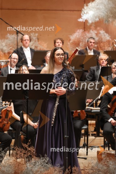  Metka Črnugelj, flavta30. dobrodelni managerski koncert