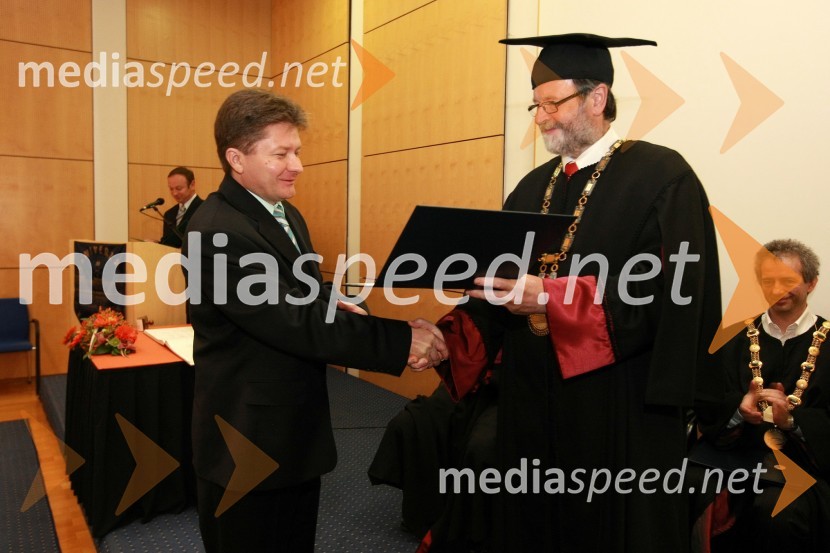 Dr. Miljenko Križmarić, Fakulteta za elektrotehniko, računalništvo in informatiko Univerze v Mariboru ter prof. dr. Ivan Rozman, rektor Univerze v MariboruUniverza v Mariboru: Promocija doktorjev znanosti, april 2009