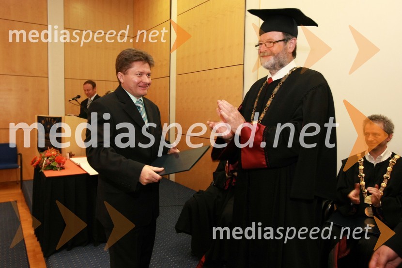Dr. Miljenko Križmarić, Fakulteta za elektrotehniko, računalništvo in informatiko Univerze v Mariboru ter prof. dr. Ivan Rozman, rektor Univerze v MariboruUniverza v Mariboru: Promocija doktorjev znanosti, april 2009