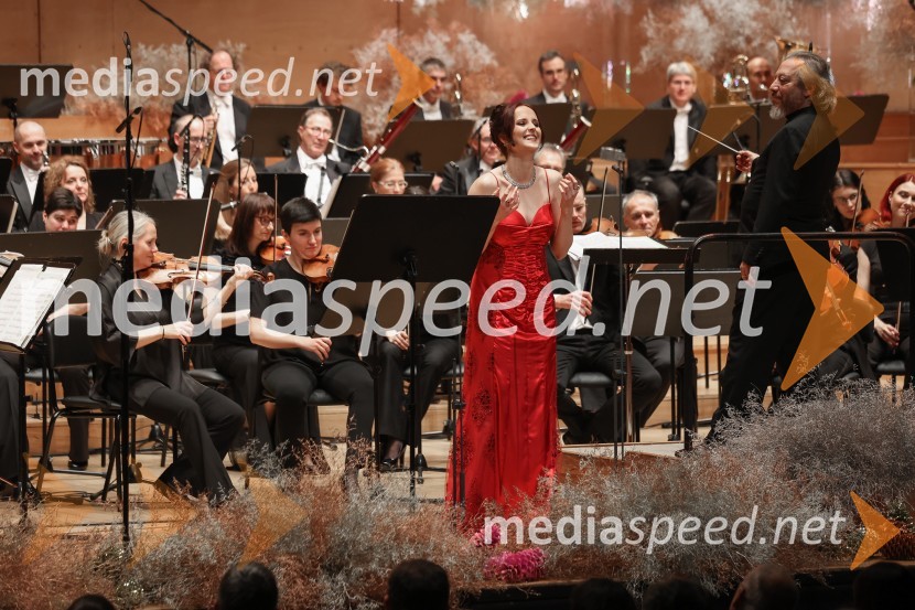  Talita Sofija Komelj, sopranistka, 2. spremljevalka Miss Slovenije 2022;  George Pehlivanian, dirigent30. dobrodelni managerski koncert