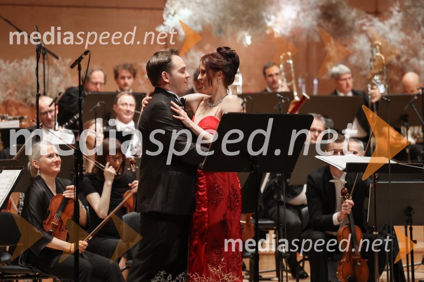  Benjamin Pregl, tenor;  Talita Sofija Komelj, sopranistka, 2. spremljevalka Miss Slovenije 202230. dobrodelni managerski koncert