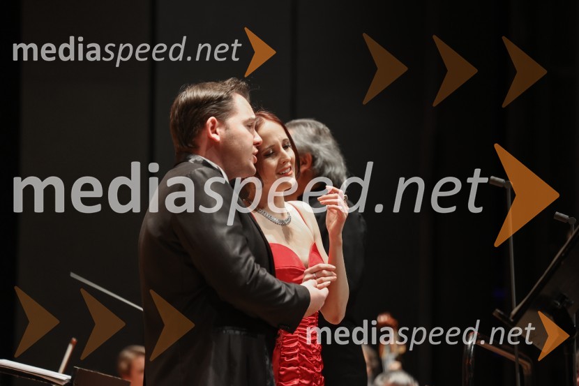  Benjamin Pregl, tenor;  Talita Sofija Komelj, sopranistka, 2. spremljevalka Miss Slovenije 202230. dobrodelni managerski koncert