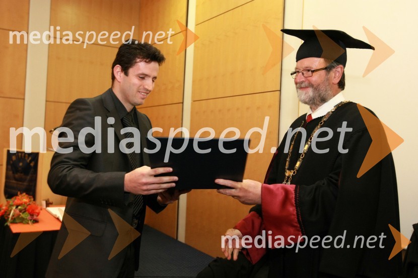 Dr. Zdenko Mezgec, Fakulteta za elektrotehniko, računalništvo in informatiko Univerze v Mariboru ter prof. dr. Ivan Rozman, rektor Univerze v MariboruUniverza v Mariboru: Promocija doktorjev znanosti, april 2009