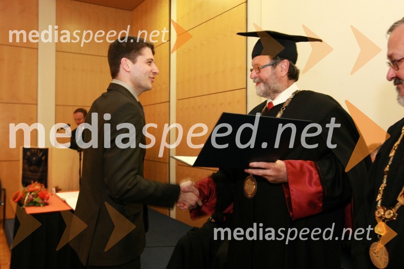Dr. Igor Pesek, Fakulteta za elektrotehniko, računalništvo in informatiko Univerze v Mariboru ter prof. dr. Ivan Rozman, rektor Univerze v MariboruUniverza v Mariboru: Promocija doktorjev znanosti, april 2009