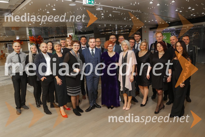 Managerka leta Marta Kelvišar s sodelavci30. dobrodelni managerski koncert