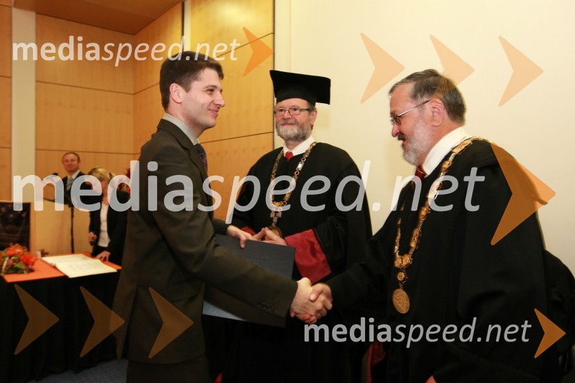 Dr. Igor Pesek, Fakulteta za elektrotehniko, računalništvo in informatiko Univerze v Mariboru, prof. dr. Ivan Rozman, rektor Univerze v Mariboru ter prof. dr. Igor Tičar, dekan Fakultete za elektrotehniko, računalništvo in informatiko Univerze v MariboruUniverza v Mariboru: Promocija doktorjev znanosti, april 2009