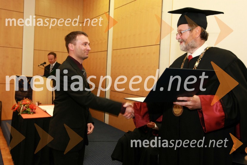 Dr. Gregor Polančič, Fakulteta za elektrotehniko, računalništvo in informatiko Univerze v Mariboru ter prof. dr. Ivan Rozman, rektor Univerze v MariboruUniverza v Mariboru: Promocija doktorjev znanosti, april 2009