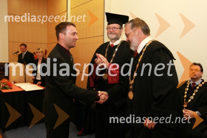 Dr. Gregor Polančič, Fakulteta za elektrotehniko, računalništvo in informatiko Univerze v Mariboru, prof. dr. Ivan Rozman, rektor Univerze v Mariboru ter prof. dr. Igor Tičar, dekan Fakultete za elektrotehniko, računalništvo in informatiko Univerze v MariboruUniverza v Mariboru: Promocija doktorjev znanosti, april 2009