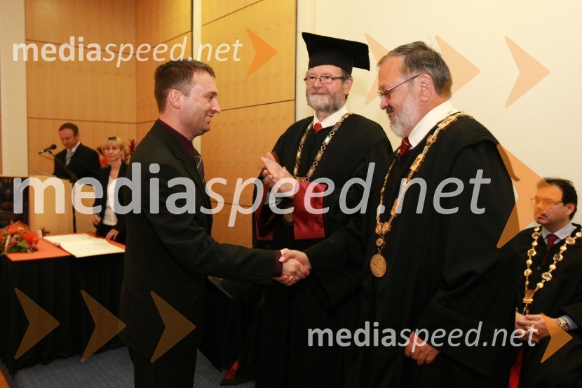 Dr. Gregor Polančič, Fakulteta za elektrotehniko, računalništvo in informatiko Univerze v Mariboru, prof. dr. Ivan Rozman, rektor Univerze v Mariboru ter prof. dr. Igor Tičar, dekan Fakultete za elektrotehniko, računalništvo in informatiko Univerze v MariboruUniverza v Mariboru: Promocija doktorjev znanosti, april 2009