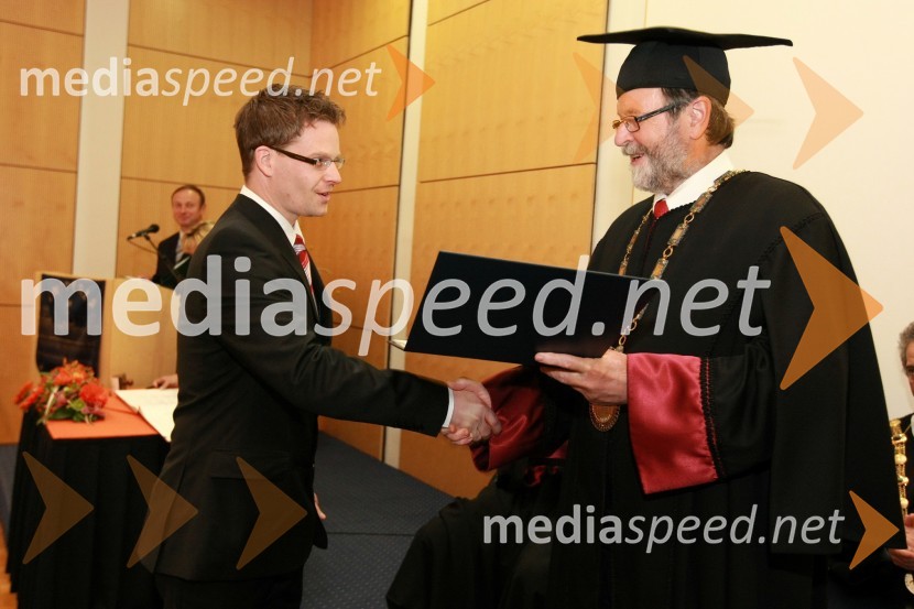 Dr. Mitja Truntič, Fakulteta za elektrotehniko, računalništvo in informatiko Univerze v Mariboru ter prof. dr. Ivan Rozman, rektor Univerze v MariboruUniverza v Mariboru: Promocija doktorjev znanosti, april 2009
