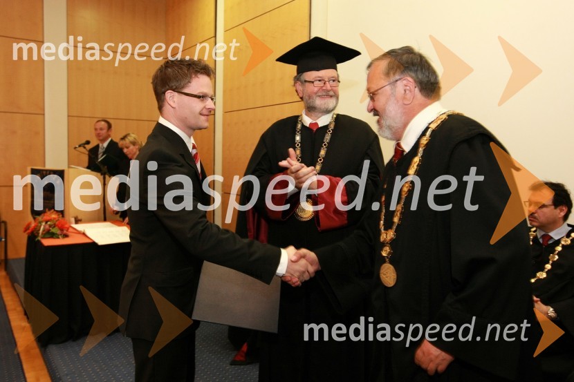 Dr. Mitja Truntič, Fakulteta za elektrotehniko, računalništvo in informatiko Univerze v Mariboru, prof. dr. Ivan Rozman, rektor Univerze v Mariboru ter prof. dr. Igor Tičar, dekan Fakultete za elektrotehniko, računalništvo in informatiko Univerze v MariboruUniverza v Mariboru: Promocija doktorjev znanosti, april 2009