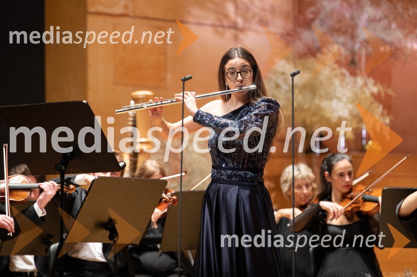  Metka Črnugelj, flavta30. dobrodelni managerski koncert