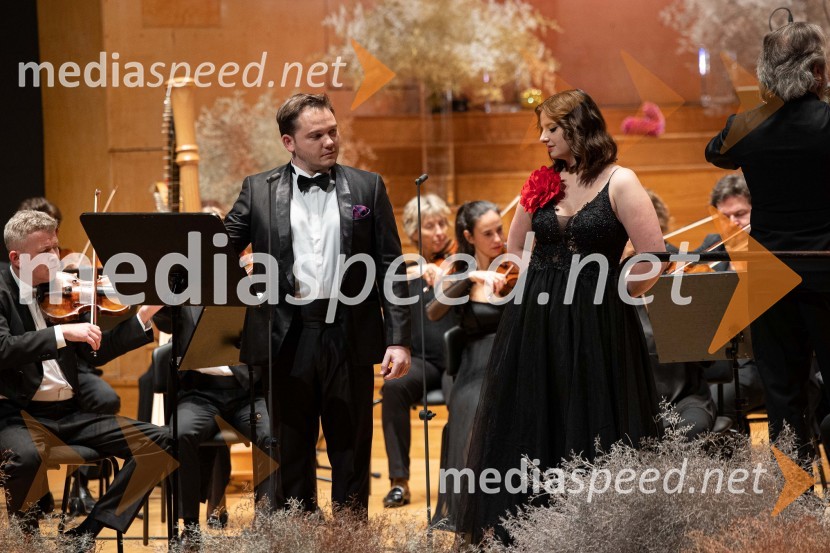  Benjamin Pregl, tenor;  Ana Vidmar, operna solistka30. dobrodelni managerski koncert