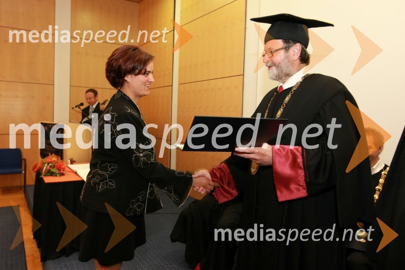 Dr. Katja Šnuderl, Fakulteta za kemijo in kemijsko tehnologijo Univerze v Mariboru ter prof. dr. Ivan Rozman, rektor Univerze v MariboruUniverza v Mariboru: Promocija doktorjev znanosti, april 2009