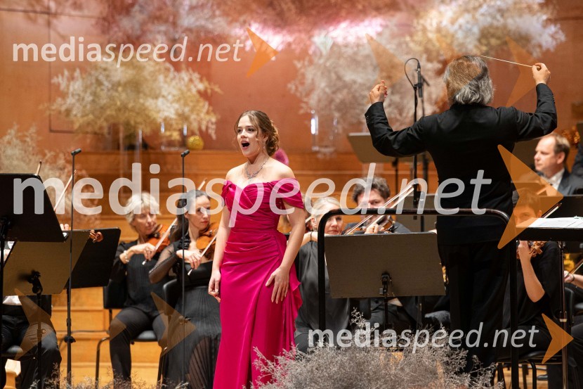  Pia Novak, sopranistka;  George Pehlivanian, dirigent30. dobrodelni managerski koncert