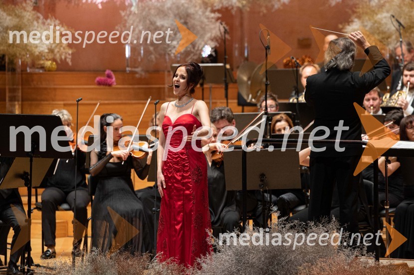  Talita Sofija Komelj, sopranistka, 2. spremljevalka Miss Slovenije 202230. dobrodelni managerski koncert