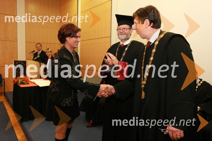 Dr. Katja Šnuderl, Fakulteta za kemijo in kemijsko tehnologijo Univerze v Mariboru, prof. dr. Ivan Rozman, rektor Univerze v Mariboru ter prof. dr. Željko Knez, dekan Fakultete za kemijo in kemijsko tehnologijo Univerze v MariboruUniverza v Mariboru: Promocija doktorjev znanosti, april 2009
