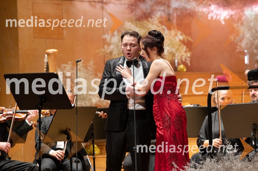  Benjamin Pregl, tenor;  Talita Sofija Komelj, sopranistka, 2. spremljevalka Miss Slovenije 202230. dobrodelni managerski koncert