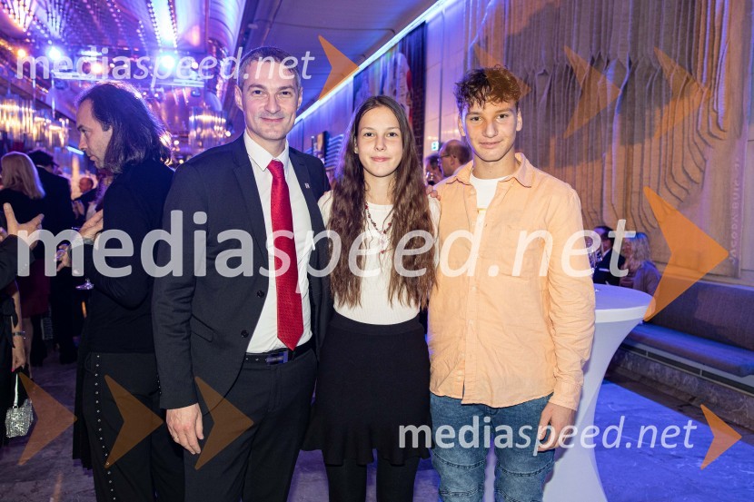  Bojan Ivanc, CFA, CAIA, član upravnega odbora društva CFA Slovenija in glavni ekonomist Analitike GZS, lokalni koordinator CFA Research Challenge 2022;  ... ;  ... 30. dobrodelni managerski koncert