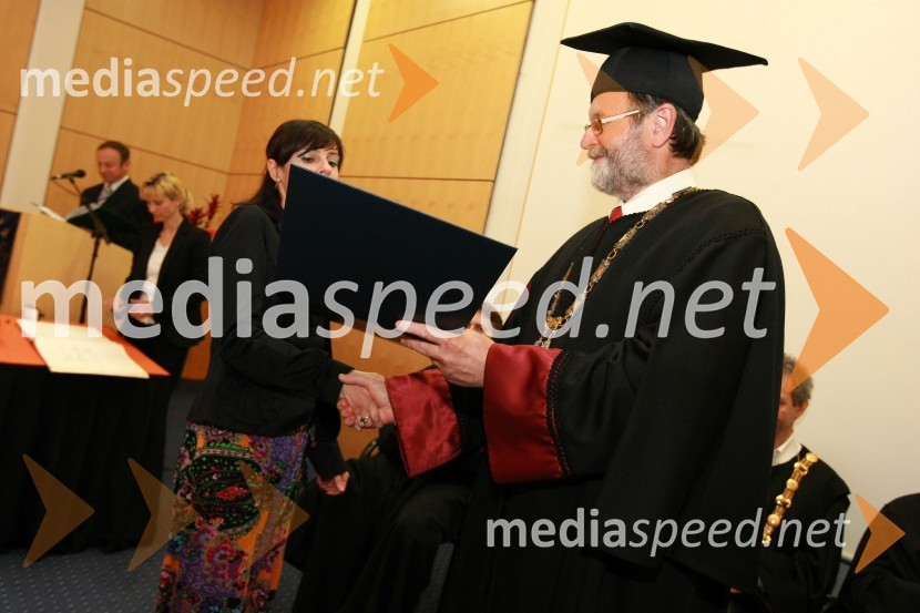 Dr. Branislava Vičar, Filozofska fakulteta Univerze v Mariboru ter prof. dr. Ivan Rozman, rektor Univerze v MariboruUniverza v Mariboru: Promocija doktorjev znanosti, april 2009