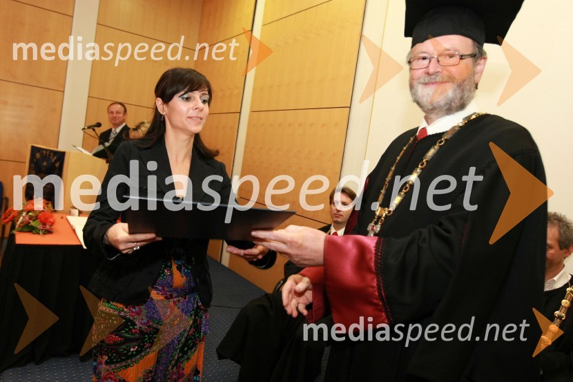 Dr. Branislava Vičar, Filozofska fakulteta Univerze v Mariboru ter prof. dr. Ivan Rozman, rektor Univerze v MariboruUniverza v Mariboru: Promocija doktorjev znanosti, april 2009