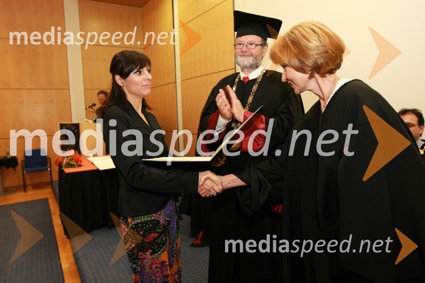 Dr. Branislava Vičar, Filozofska fakulteta Univerze v Mariboru, prof. dr. Ivan Rozman, rektor Univerze v Mariboru ter ...Univerza v Mariboru: Promocija doktorjev znanosti, april 2009