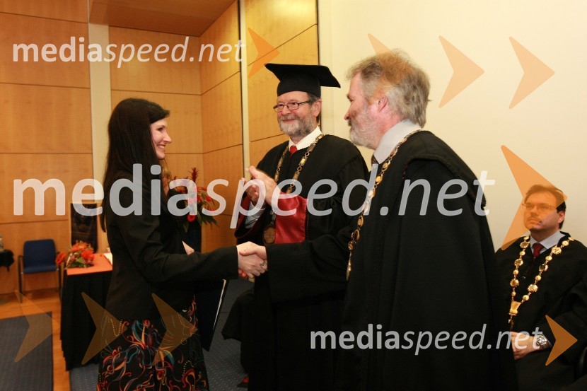 Dr. Barbara Bradač, Ekonomska poslovna fakulteta Univerze v Mariboru, prof. dr. Ivan Rozman, rektor Univerze v Mariboru ter prof. dr. Samo BobekUniverza v Mariboru: Promocija doktorjev znanosti, april 2009