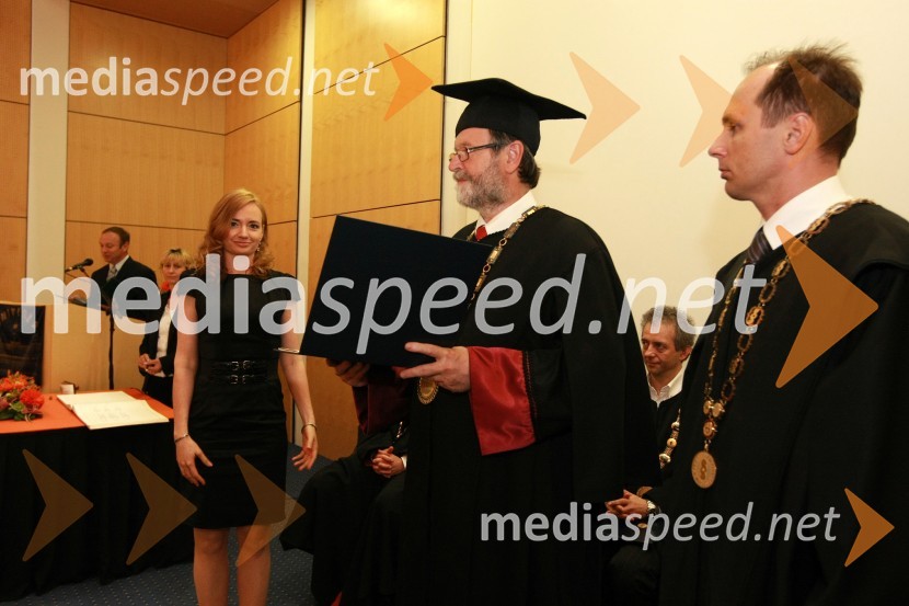 Dr. Nataša Samec, Pravna fakulteta Univerze v Mariboru,  prof. dr. Ivan Rozman, rektor Univerze v Mariboru ter prof. dr. Rajko Knez, dekan Pravne fakultete Univerze v MariboruUniverza v Mariboru: Promocija doktorjev znanosti, april 2009