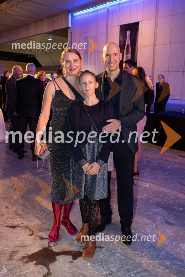  Tina Prešeren;  ... ;  Gregor Rebolj, direktor podjetja Kyuriosity in Mladi manager 201530. dobrodelni managerski koncert