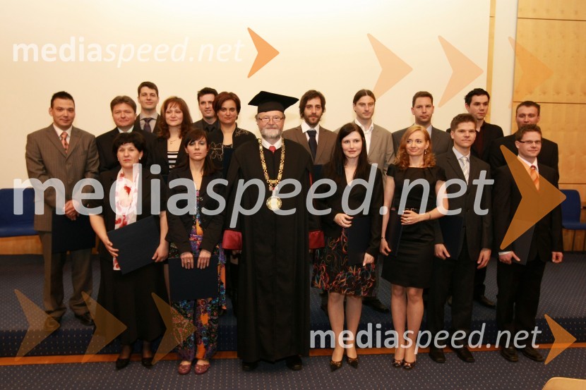 Tretja vrsta: dr. Igor Pesek in dr. Zdenko Mezgec, druga vrsta:  dr. Aljaž Kapun, dr. Miljenko Križmarić, dr. Tünde Vatai, dr. Katja Šnuderl, dr. Vid Domiter, dr. Damijan Rebernak, dr. Andrej Bregar, dr. Sašo Greiner in dr. Gregor Polančič, prva vrsta: dr. Jasmina Starc, dr. Branislava Vičar, prof. dr. Ivan Rozman, rektor Univerze v Mariboru, dr. Barbara Bradač, dr. Nataša Samec, dr. Marko Hölbl in dr. Mitja TruntičUniverza v Mariboru: Promocija doktorjev znanosti, april 2009