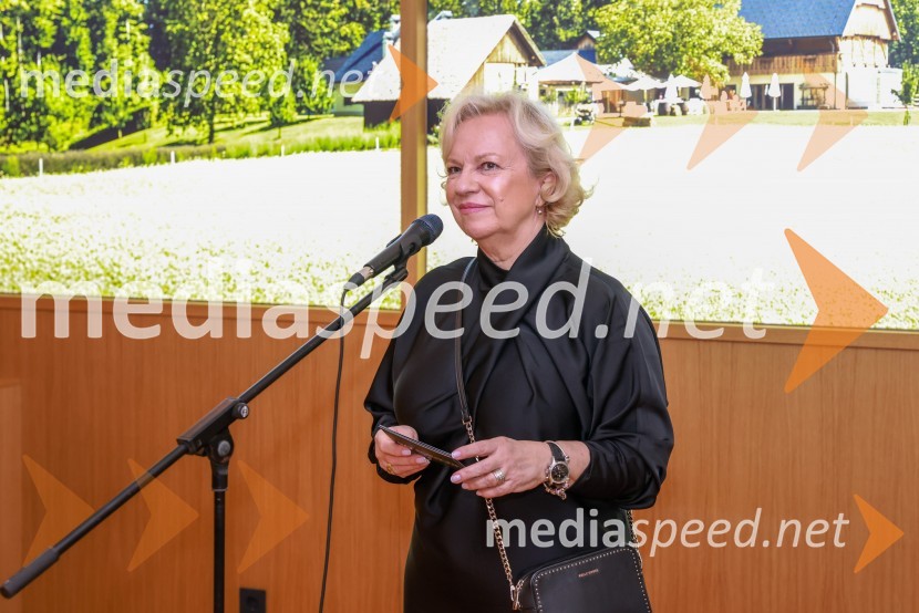  Sabrina Pečelin, vodja odnosov z javnostmi pri Porsche Slovenija d.o.o.Porsche Slovenija, tradicionalno prednovoletno srečanje 2023