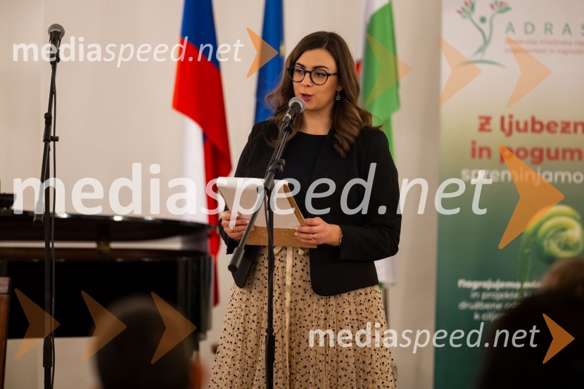  Nomi  Hrast , prorektorica za študentska vprašanja Univerze v MariboruHorus in Adrastos 2023, slavnostna podelitev nagrad